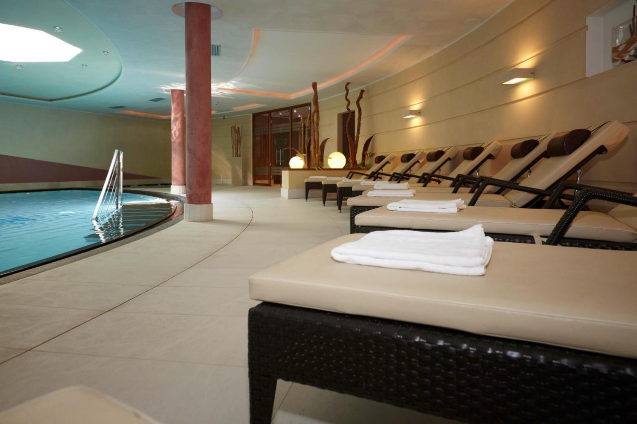 Hotel Carmen Dolomites Santa Cristina Val Gardena Exterior photo